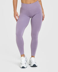 Effortless Seamless Leggings with White Logo | Soft Purple