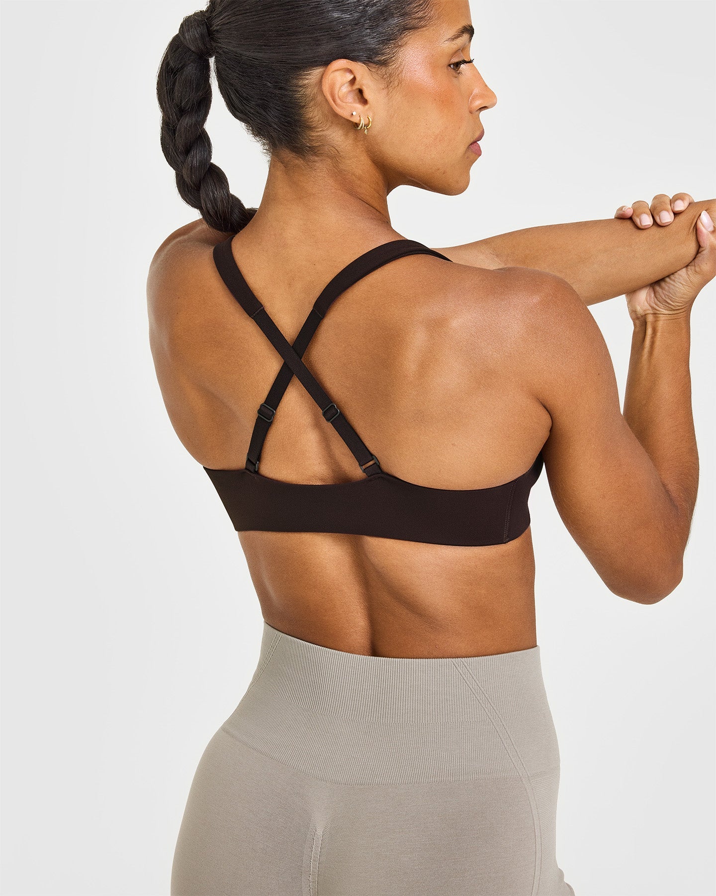 EasyLift™ Cross Back Sports Bra with White Logo | 70% Cocoa