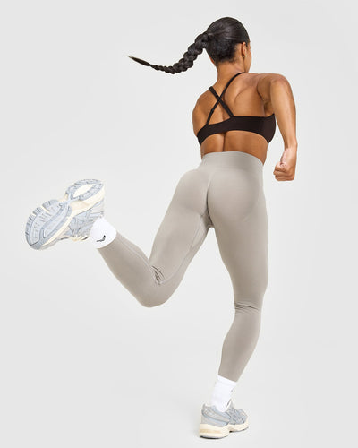 EasyLift™ Cross Back Sports Bra with White Logo | 70% Cocoa