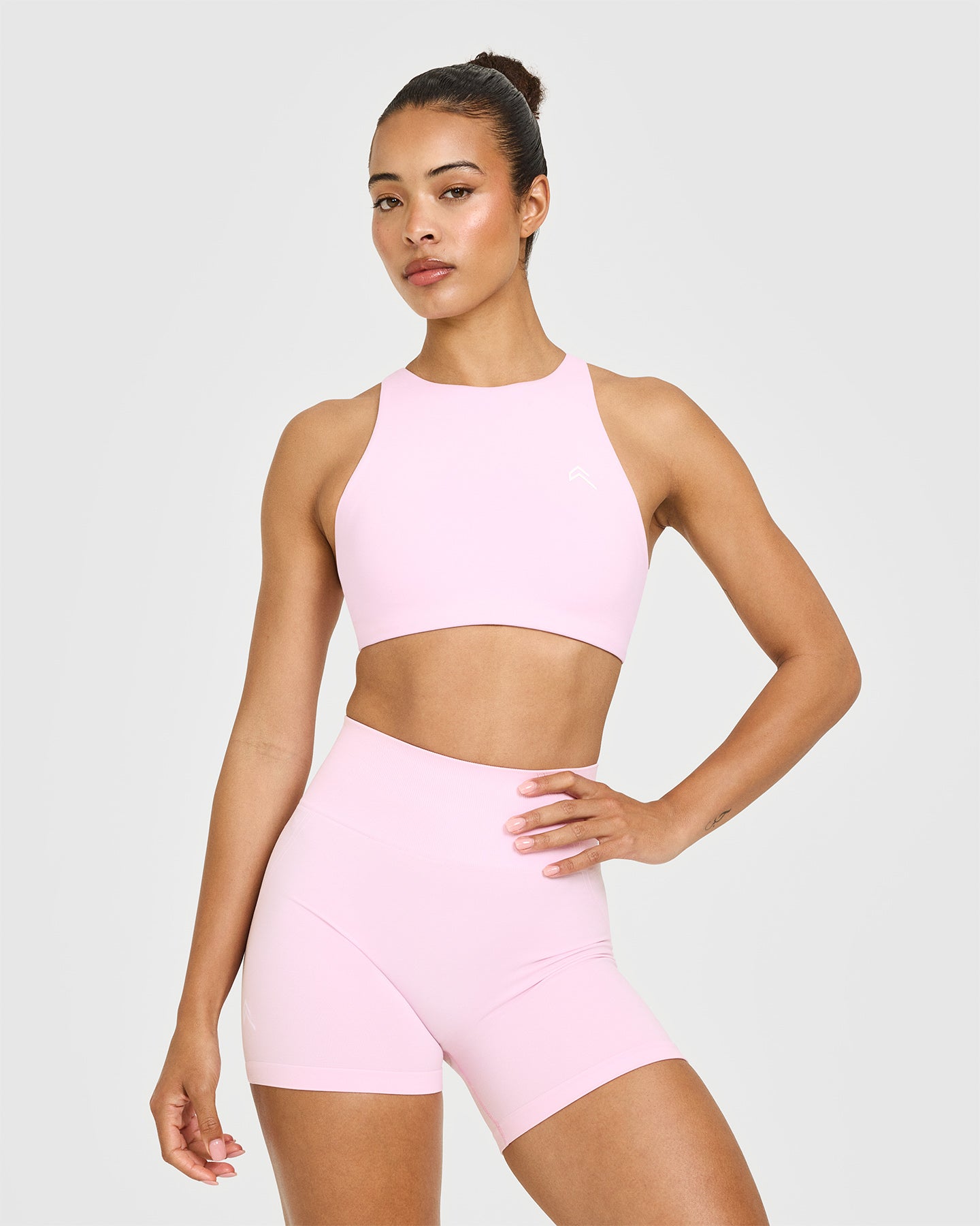 EasyLift™ High Neck Sports Bra | Chalk Pink