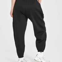 Foundations Oversized Oner 25 Joggers | Black
