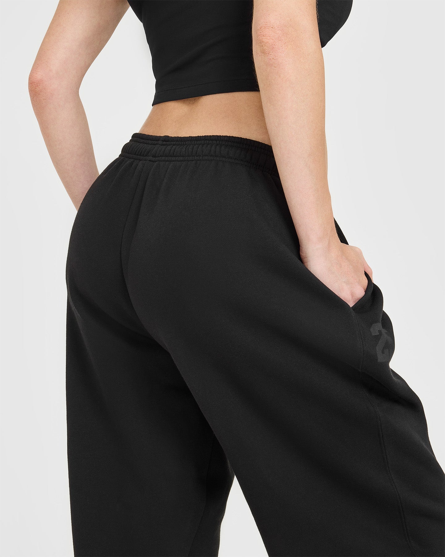 Foundations Oversized Oner 25 Joggers | Black