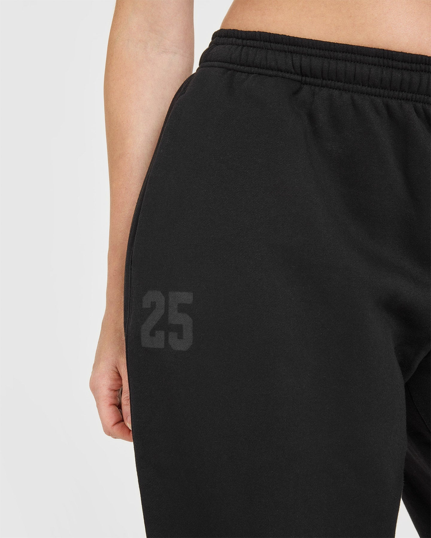 Foundations Oversized Oner 25 Joggers | Black