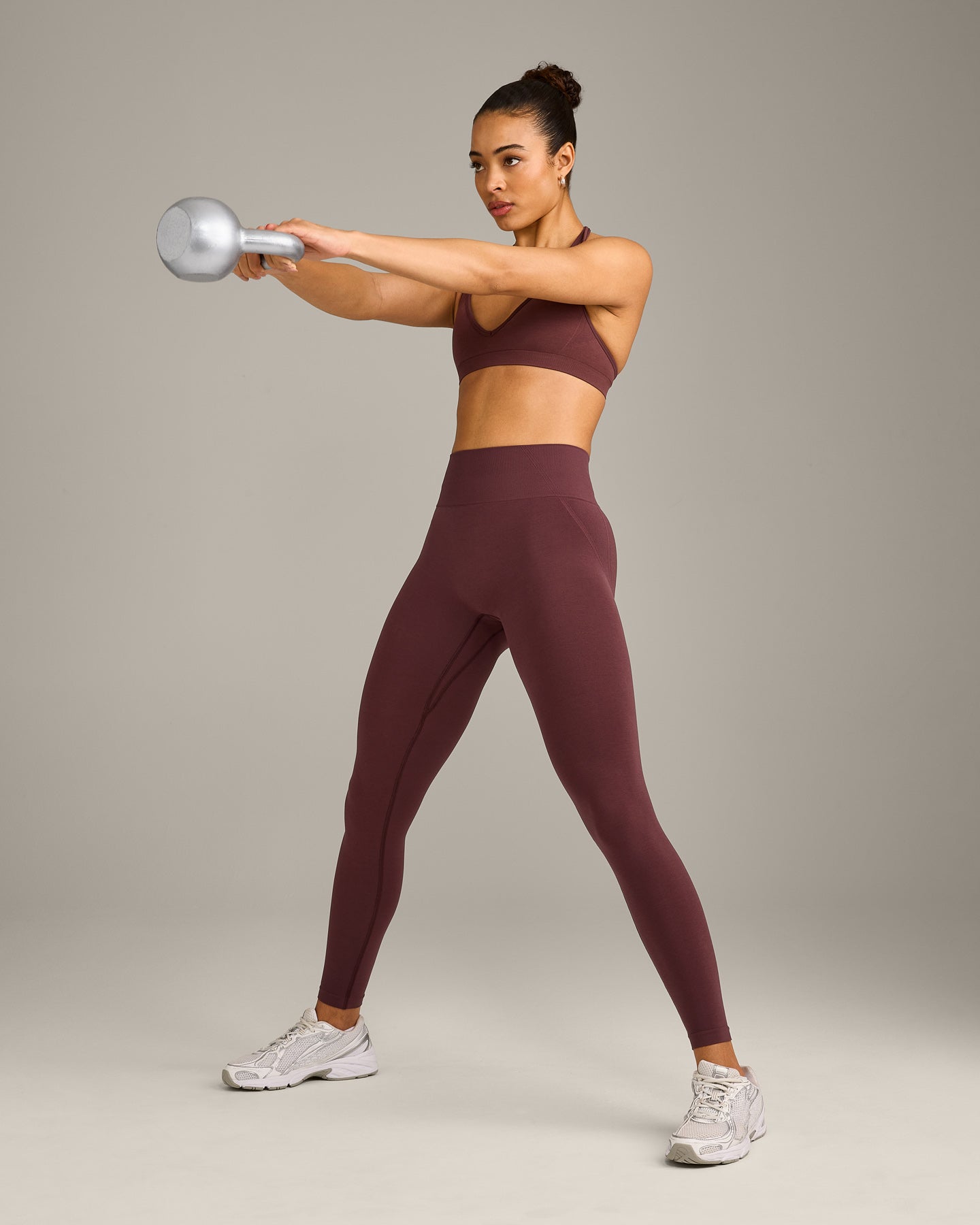 EffortlessLift™ Seamless Leggings with Grey Logo | Velvet Mocha