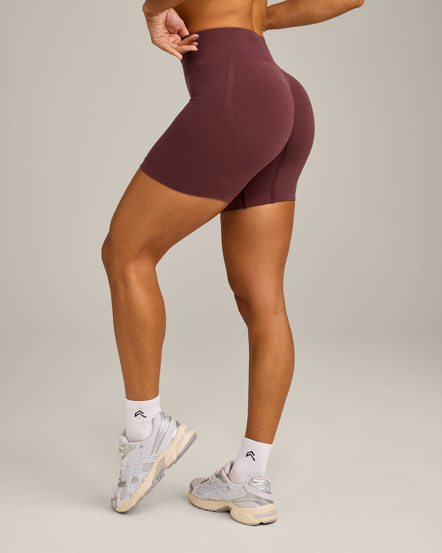 EffortlessLift™ Seamless Mid Rise Shorts with Grey Logo | Velvet Mocha