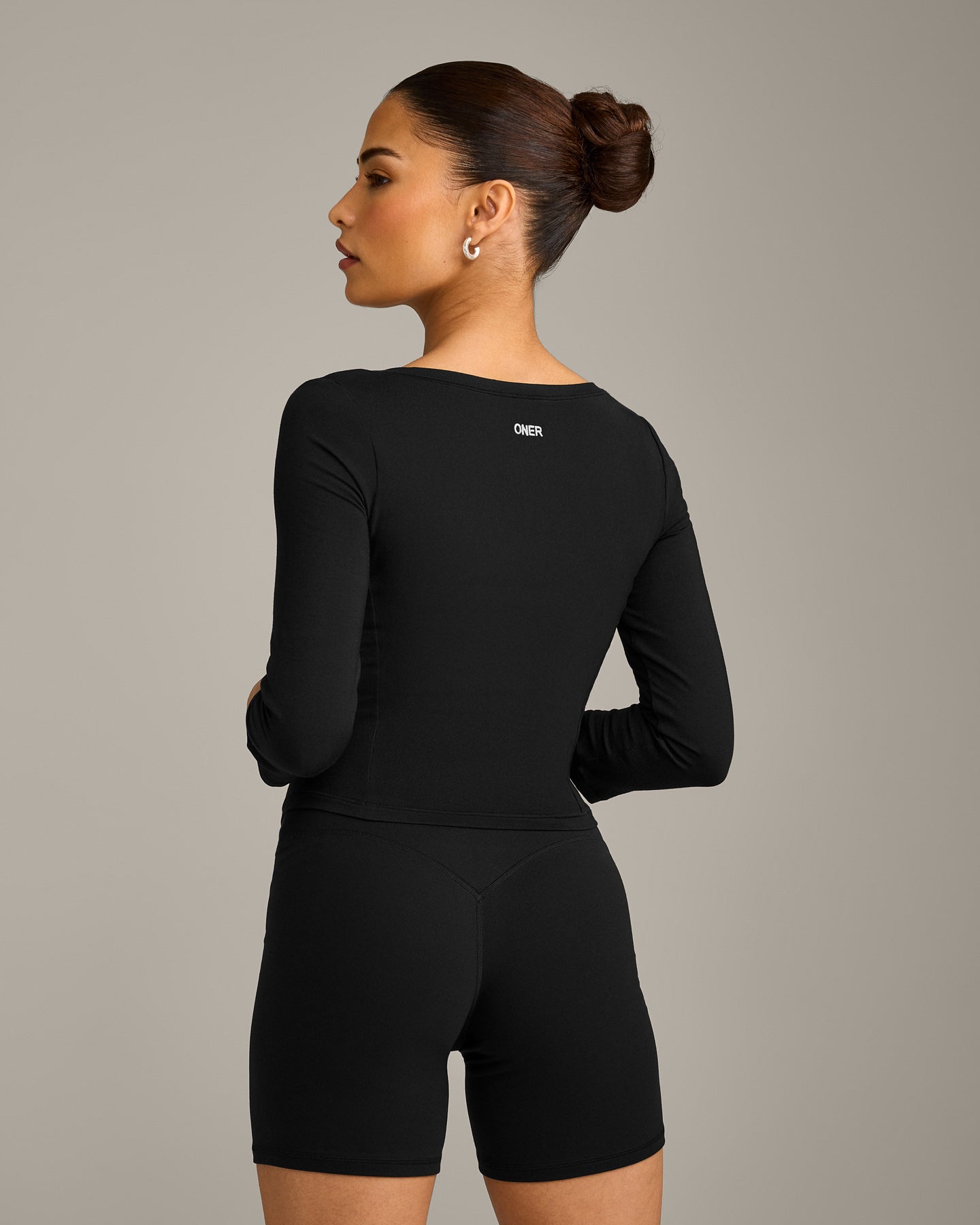 Mellow™ Motion Wide V-Neck 3/4 Length Sleeve Mid Top | Black