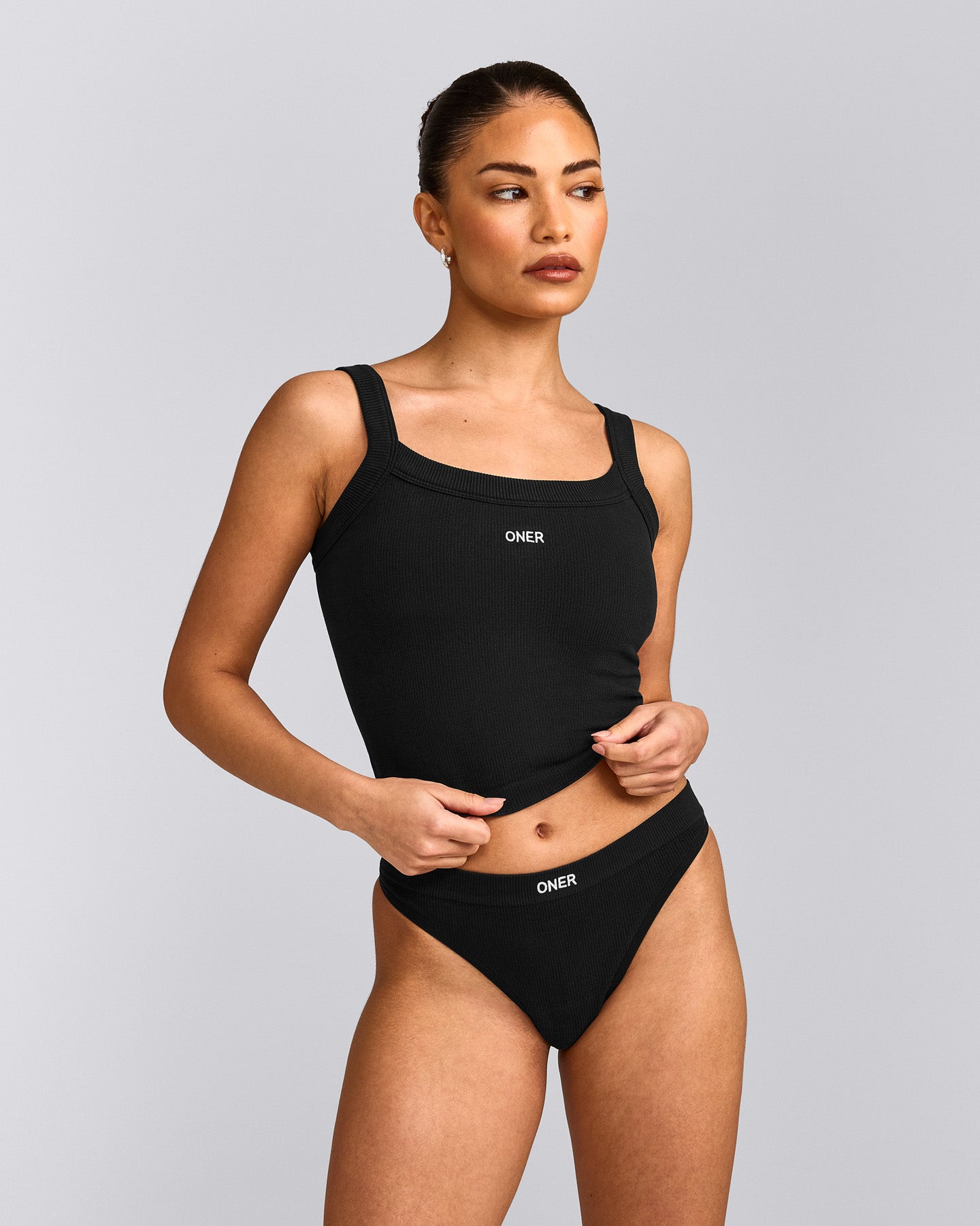 Seamless Scoop Neck Tank Top | Black