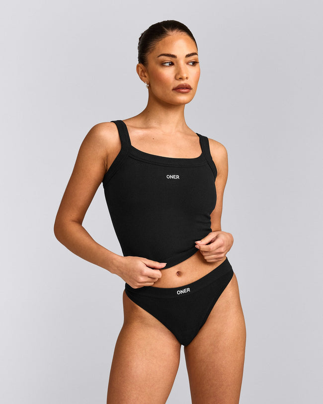 Seamless Scoop Neck Tank Top | Black