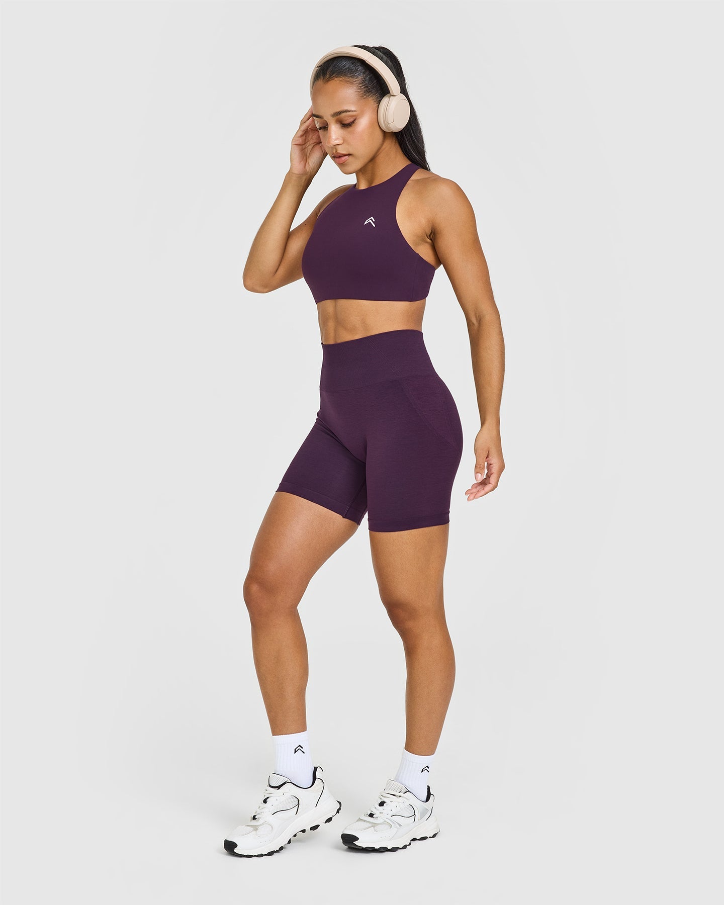 EasyLift™ High Neck Sports Bra with White Logo | Blackberry Purple