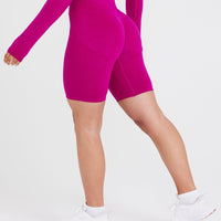 Effortless Seamless Cycling Shorts with White Logo | Fuchsia