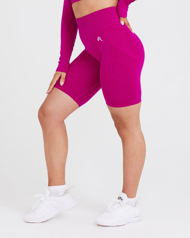 Effortless Seamless Cycling Shorts with White Logo | Fuchsia